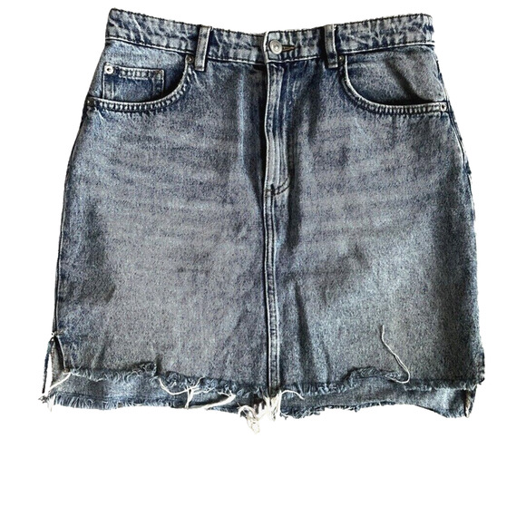 H&M‎ Skirt Women 8 Blue Denim Jean Mini Distressed Hem Frayed Casual Edgy Rocker - Picture 1 of 3